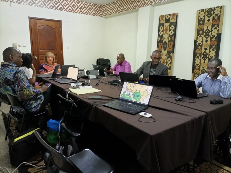 Séance de travail du Staff avec Mme. Tammy Cortimilia de SEED COMPANY.